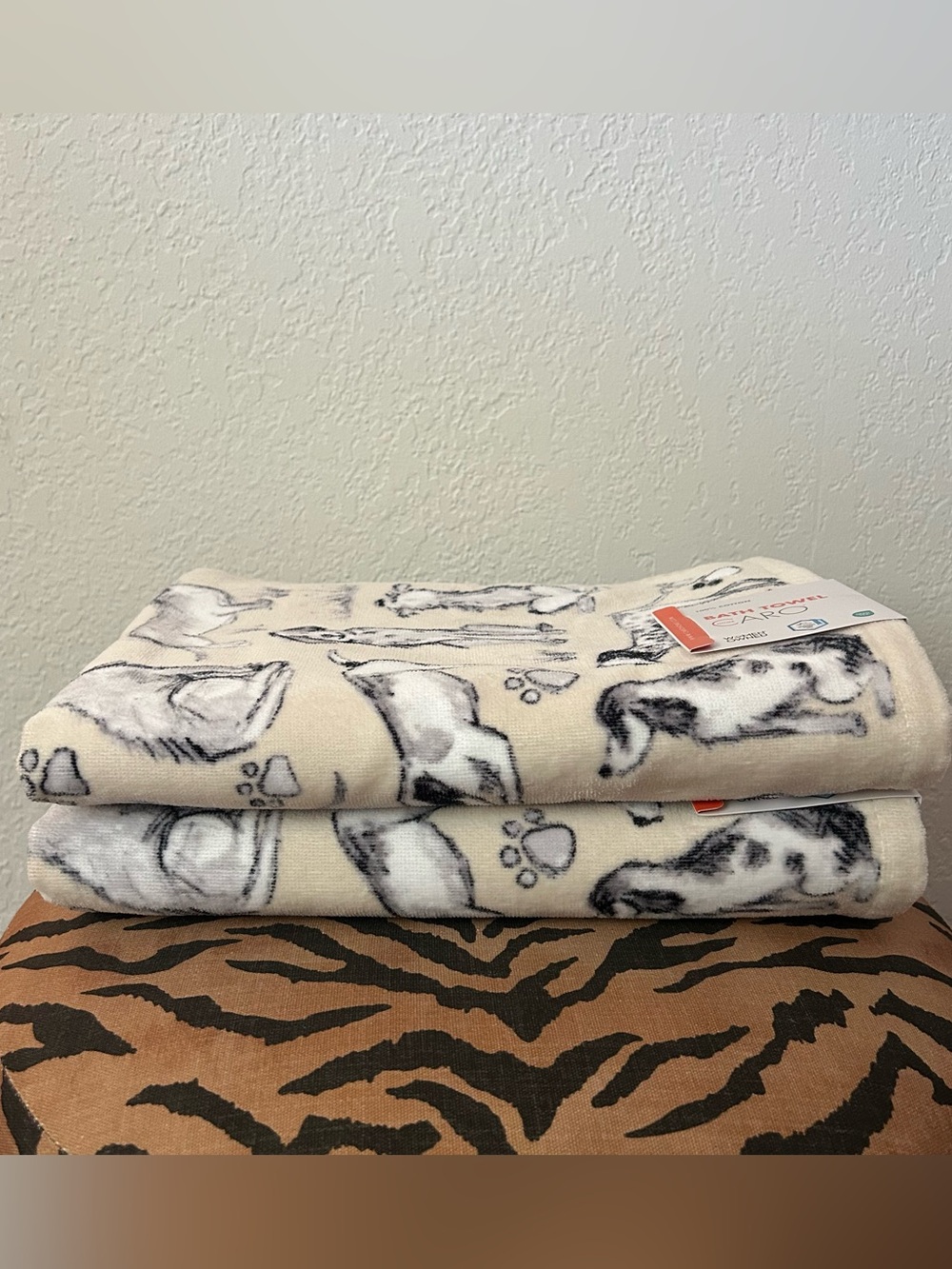 NEW Set of 2 CARO Home 100% Cotton Mixed
Breed Dog Puppy Print Bath Towels